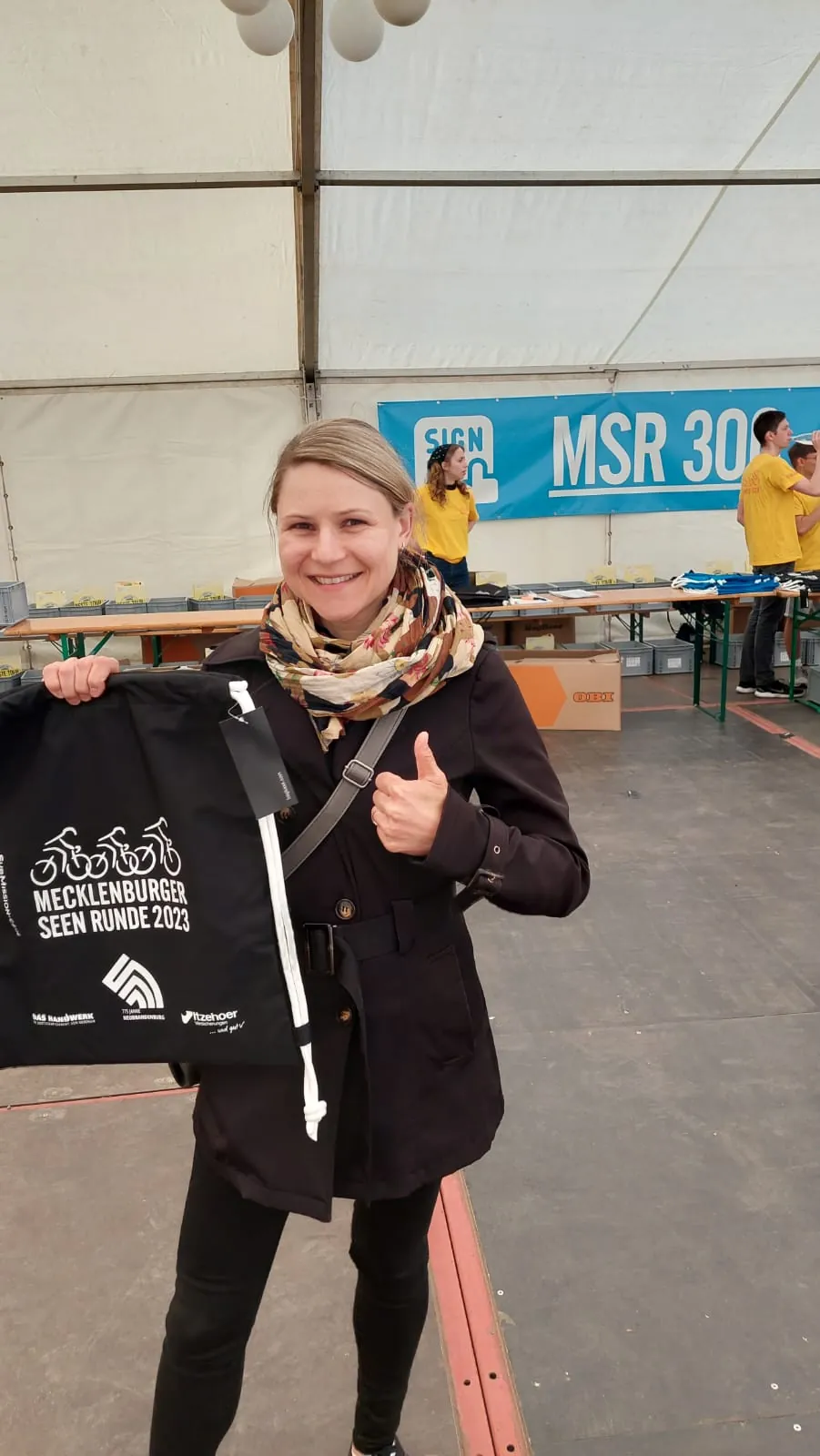 Vorabend: Startunterlagen einsammeln.