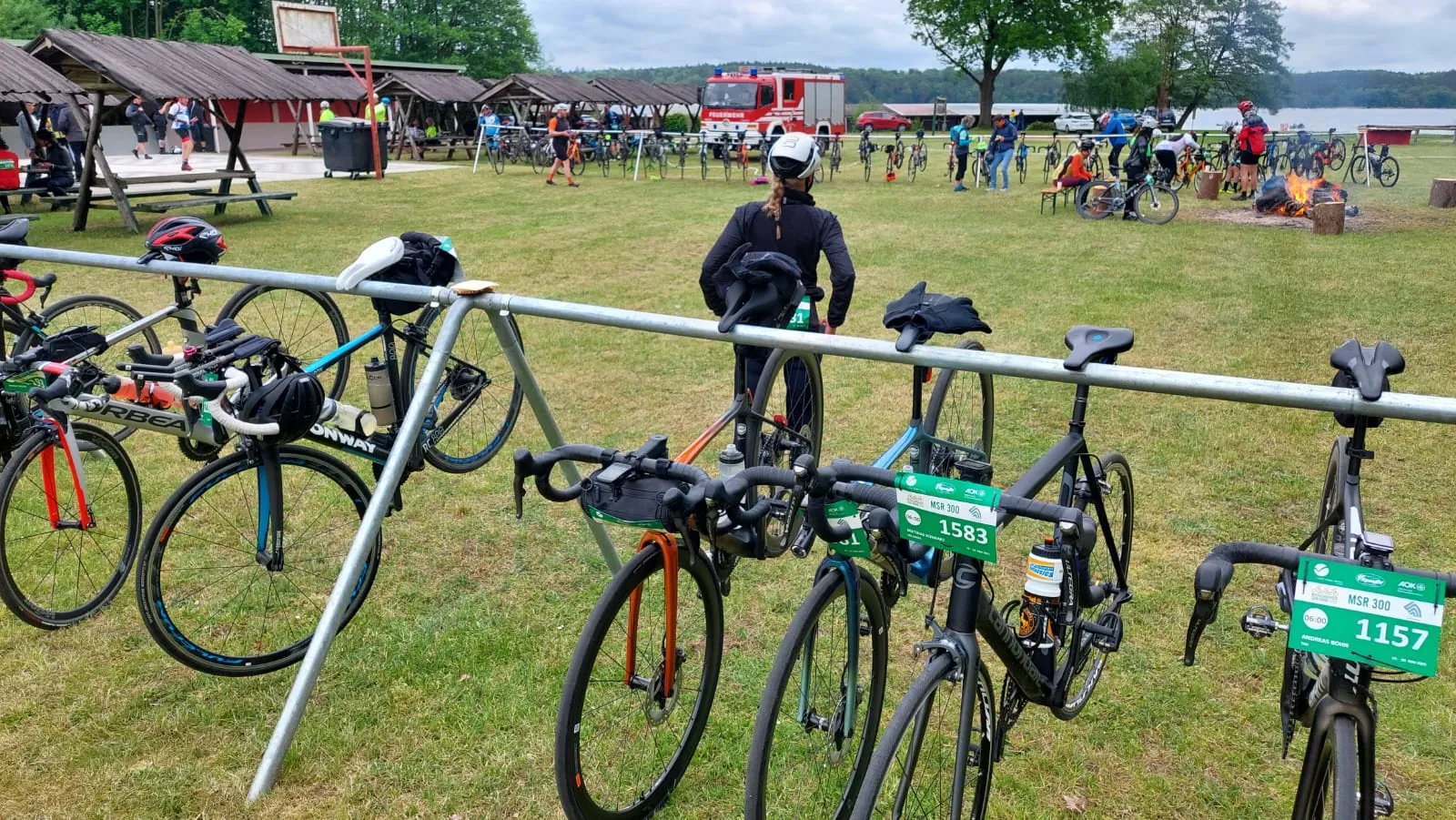Boxenstop am Depot Schwarz, direkt am See und inklusive Lagerfeuer.