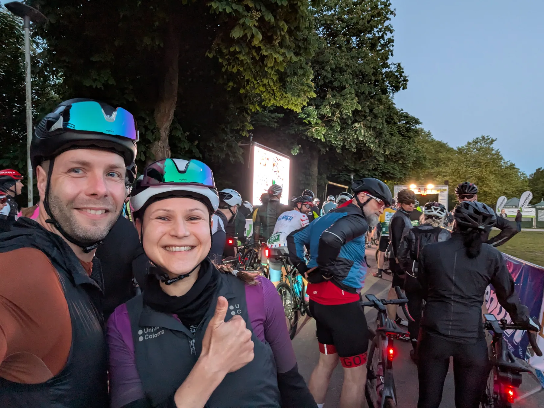 Gleich wird’s ernst. Trotz der frühen Stunde sind wir hellwach, hochmotiviert und bei bester Laune.