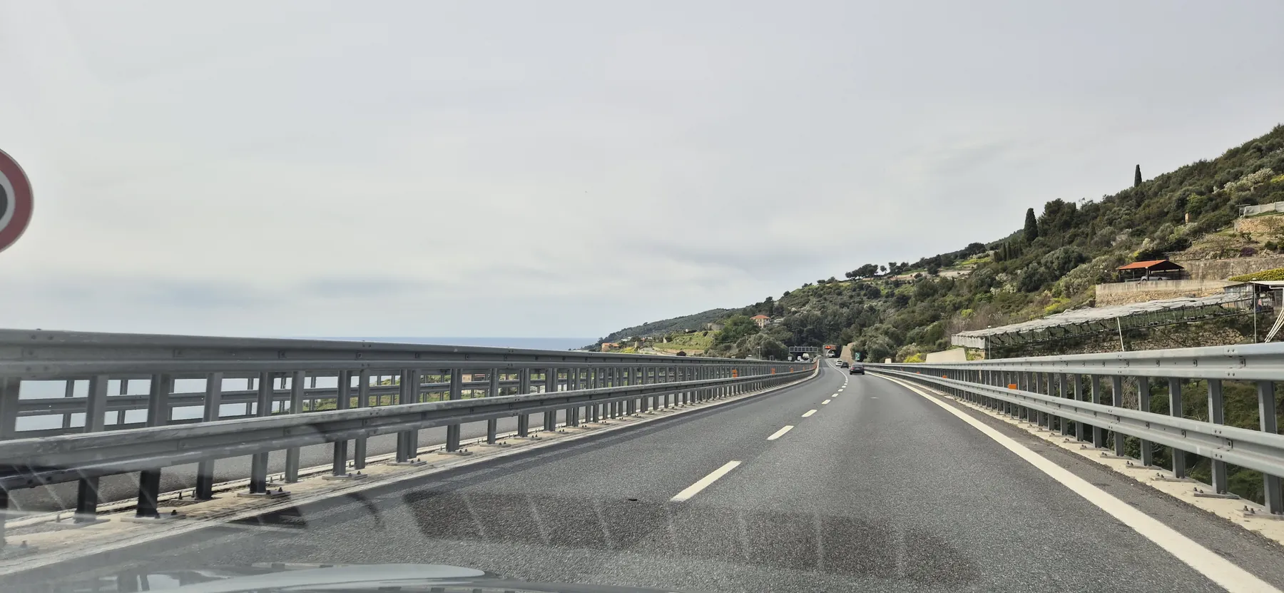 Nach ca. 14 Stunden anstrengender Autofahrt: Endlich, da ist es – das Mittelmeer!